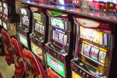 Live roulette table interface on ini 777 showing betting layout and wheel